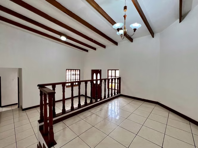 Casa  Sabanilla Montes de Oca | Zona Segura y Tranquila, 3 Hab, Doble Altura 89 millones - Imagen 6