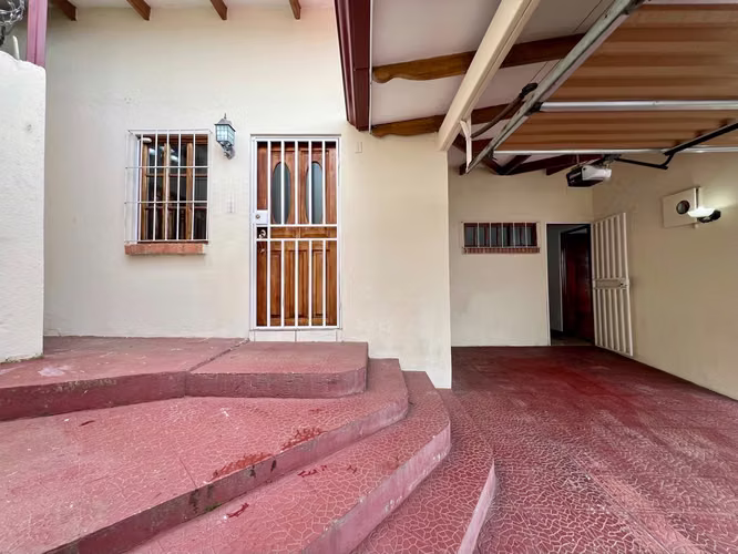 Casa  Sabanilla Montes de Oca | Zona Segura y Tranquila, 3 Hab, Doble Altura 89 millones - Imagen 3