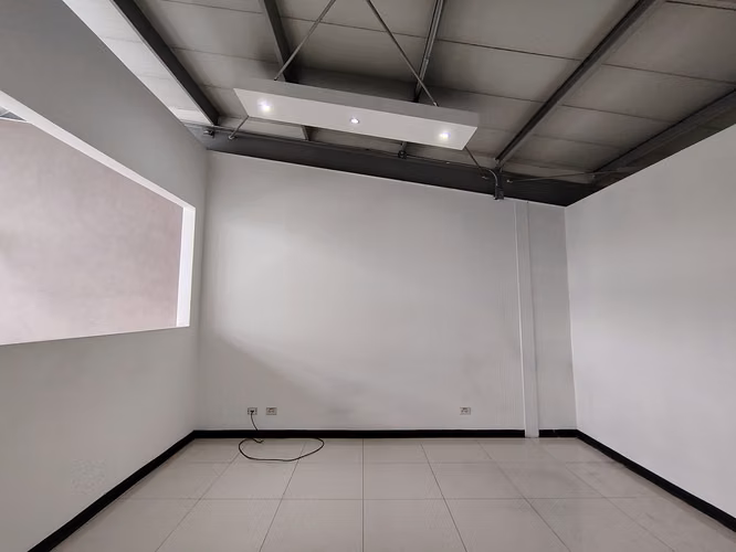 Local Comercial- Punto de venta- 70m2- parqueo