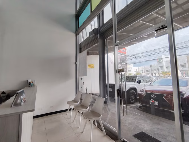 Local Comercial- Punto de venta- 70m2- parqueo - Imagen 9