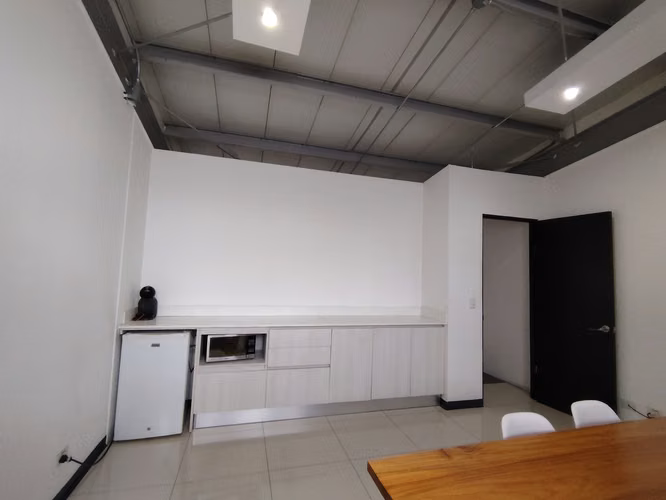Local Comercial- Punto de venta- 70m2- parqueo - Imagen 12