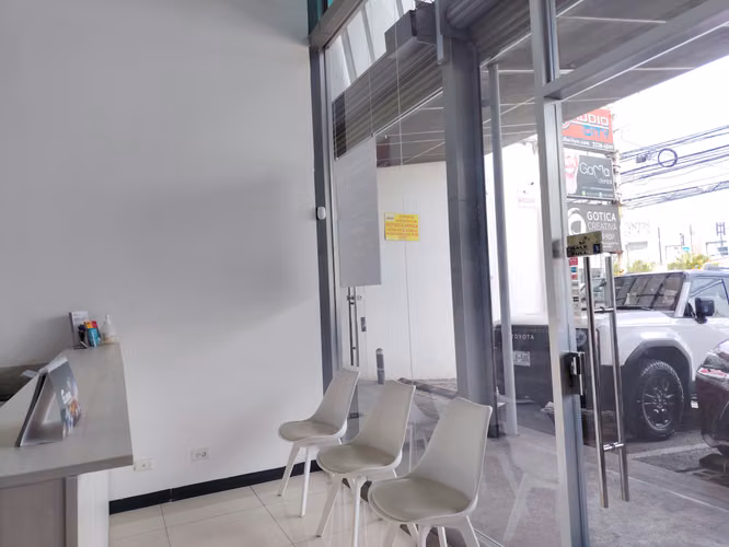 Local Comercial- Punto de venta- 70m2- parqueo - Imagen 7