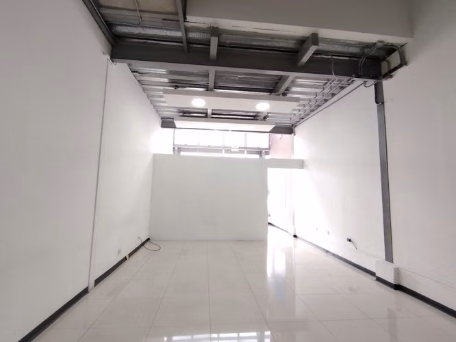 Local Comercial- Punto de venta- 70m2- parqueo