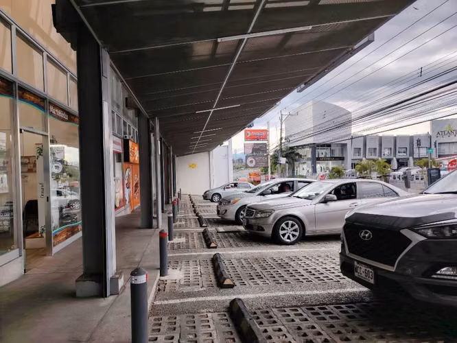 Local Comercial- Punto de venta- 70m2- parqueo - Imagen 5