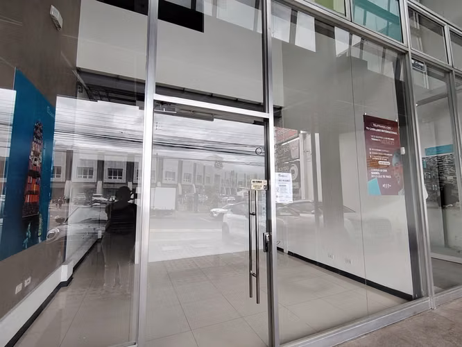 Local Comercial- Punto de venta- 70m2- parqueo
