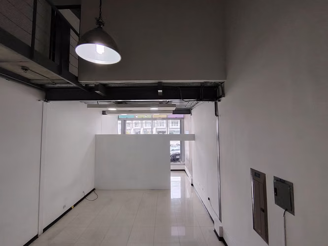 Local Comercial- Punto de venta- 70m2- parqueo