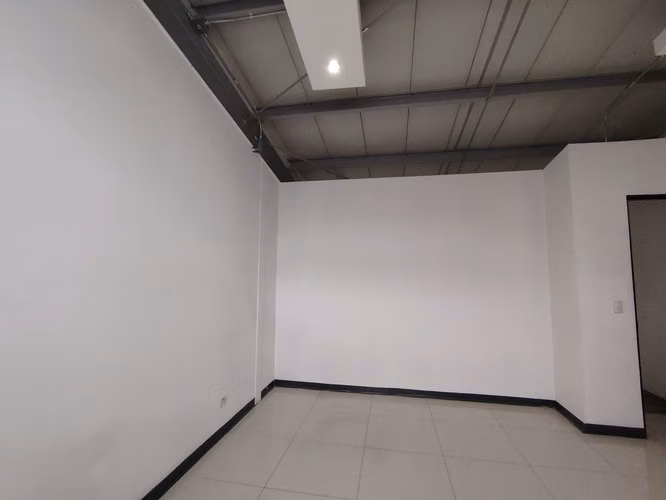 Local Comercial- Punto de venta- 70m2- parqueo