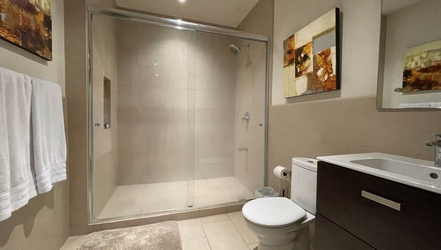 Apartamento de 151 m² en Escazú | 2 Hab / 2.5 Baños / Terraza (SIN MUEBLES) - Imagen 5