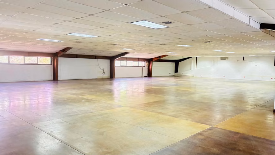 Bodega / Local Comercial de 1.030 m² en Alquiler KV - Imagen 17
