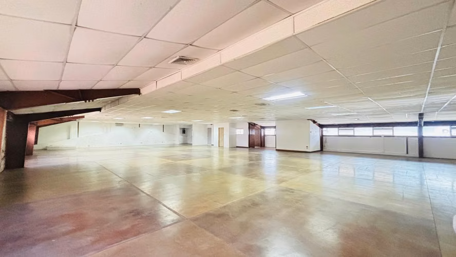 Bodega / Local Comercial de 1.030 m² en Alquiler KV - Imagen 4