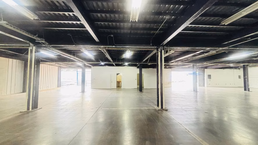 Bodega / Local Comercial de 1.030 m² en Alquiler KV - Imagen 10