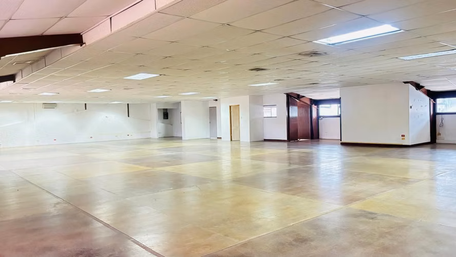 Bodega / Local Comercial de 1.030 m² en Alquiler KV - Imagen 5