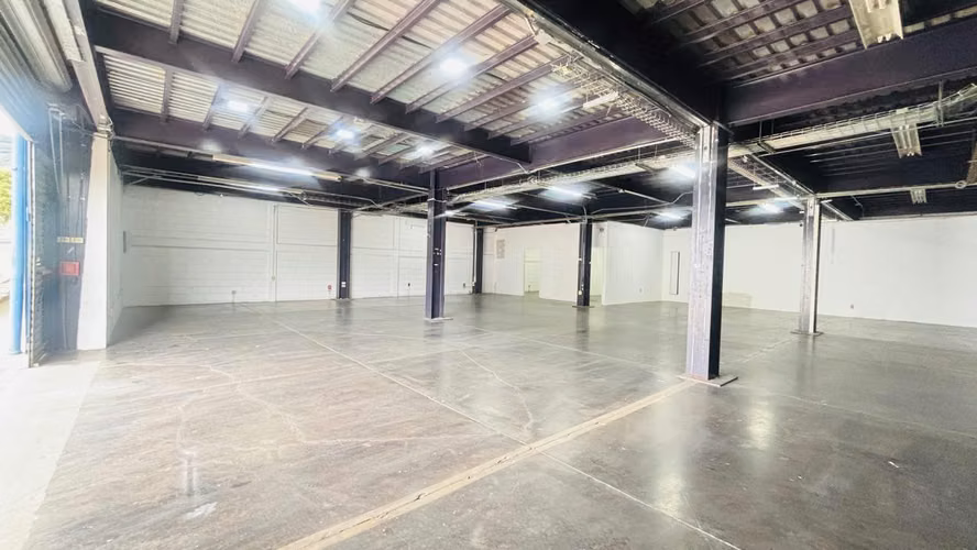 Bodega / Local Comercial de 1.030 m² en Alquiler KV - Imagen 7