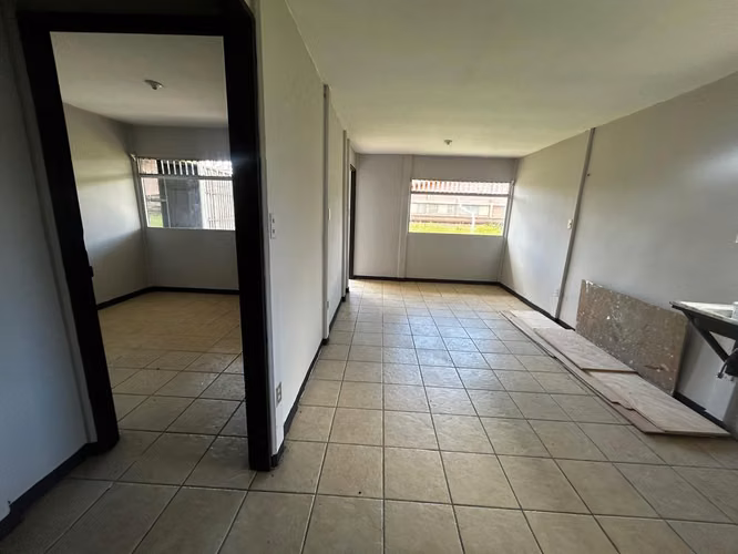 En venta amplia bodega en Desamparados P.P - Imagen 8