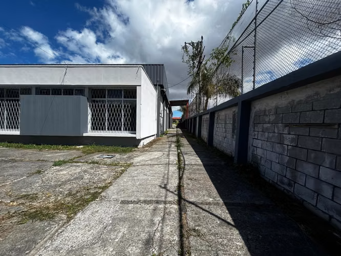 En venta amplia bodega en Desamparados P.P - Imagen 12