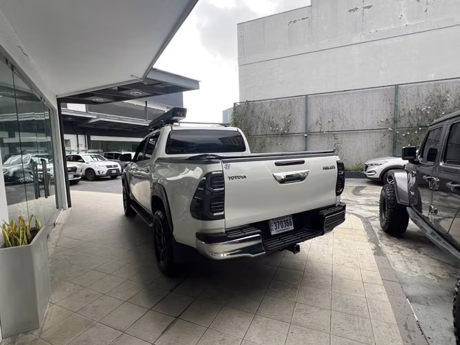 2016 Toyota Hilux - Imagen 6