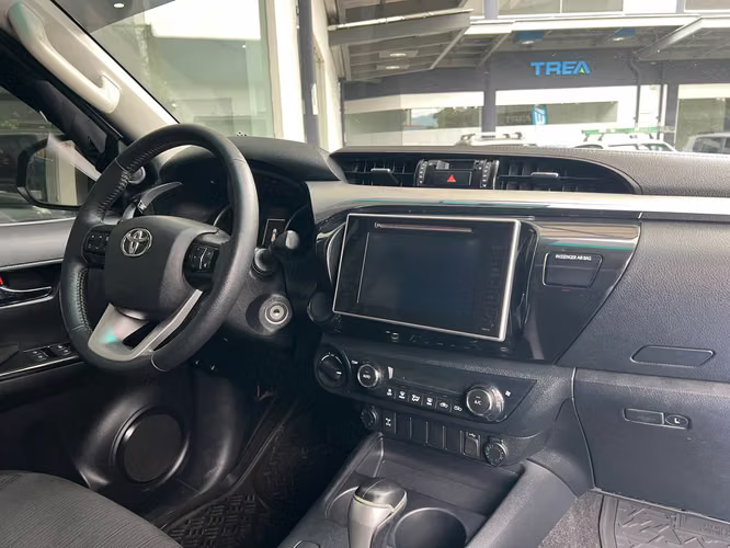 2016 Toyota Hilux - Imagen 9