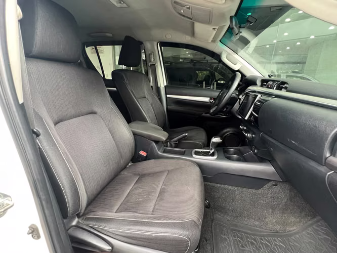 2016 Toyota Hilux - Imagen 8
