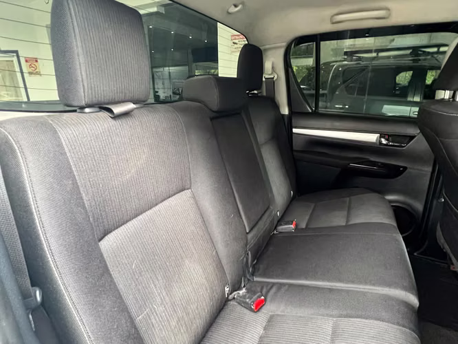 2016 Toyota Hilux - Imagen 7