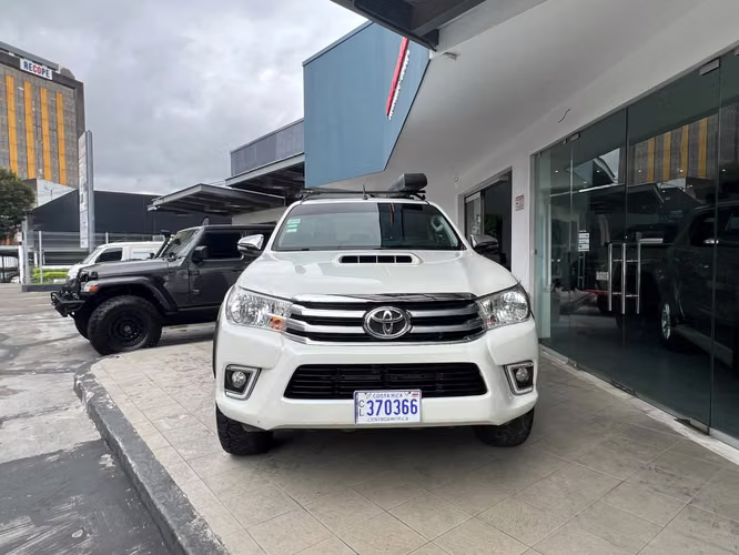 2016 Toyota Hilux - Imagen 4