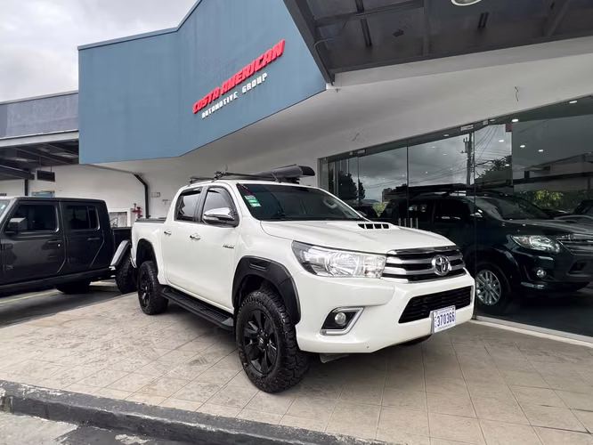 2016 Toyota Hilux - Imagen 3