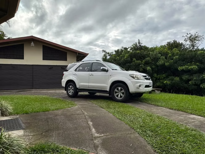 TOYOTA FORTUNER SRV - Imagen 6