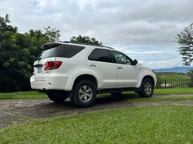 TOYOTA FORTUNER SRV - Imagen 12