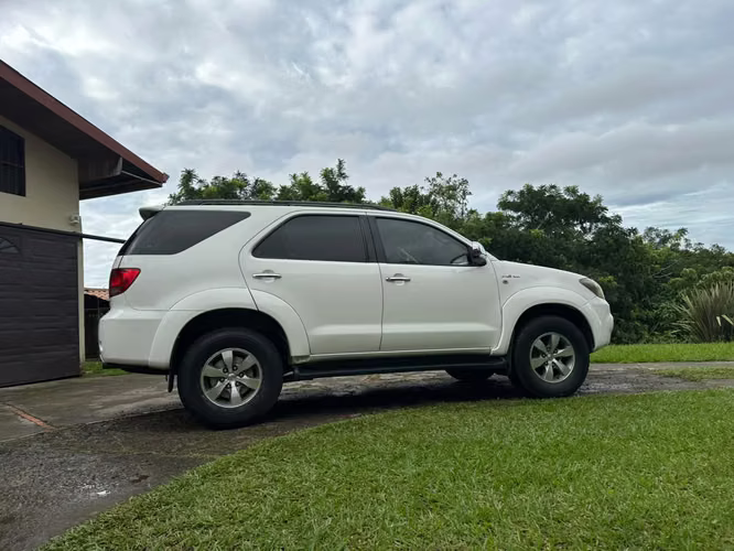 TOYOTA FORTUNER SRV - Imagen 10