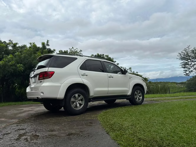 TOYOTA FORTUNER SRV - Imagen 11