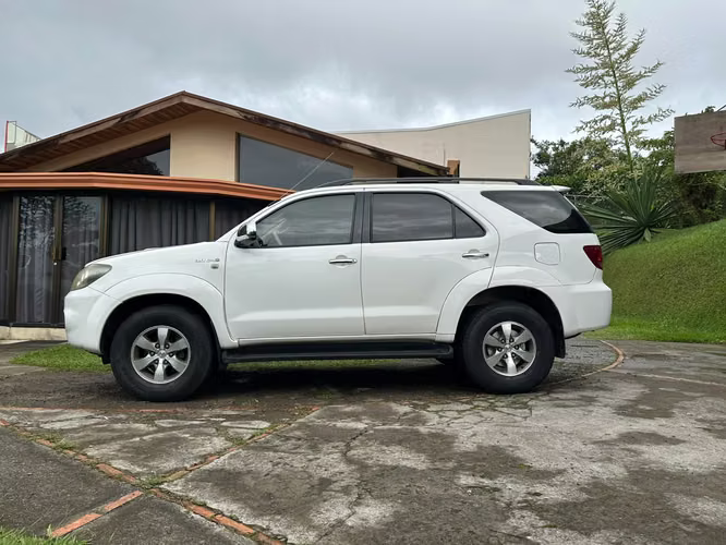 TOYOTA FORTUNER SRV - Imagen 16