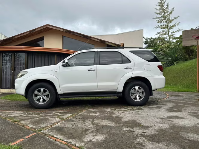 TOYOTA FORTUNER SRV - Imagen 14
