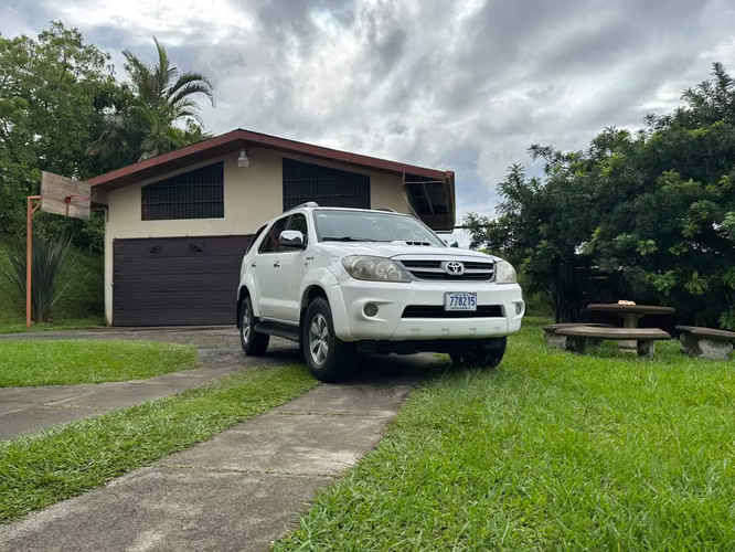 TOYOTA FORTUNER SRV - Imagen 4