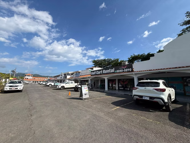 Vende/Alquila local comercial en Plaza Boulevard, Jacó (MV)