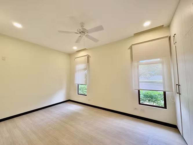 SANTA ANA LINDORA! MODERNA CASA RENOVADA DE UNA SOLA PLANTA Y AMPLIO JARDIN - Imagen 16