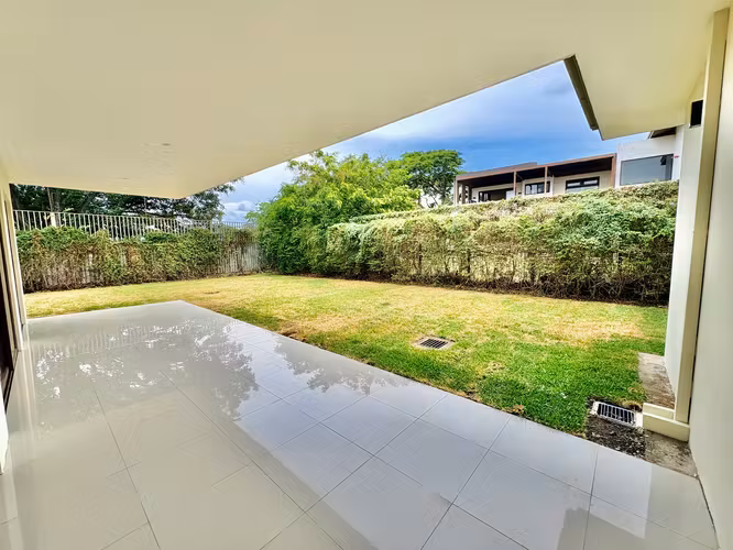 SANTA ANA LINDORA! MODERNA CASA RENOVADA DE UNA SOLA PLANTA Y AMPLIO JARDIN - Imagen 11