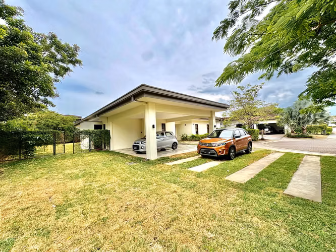 SANTA ANA LINDORA! MODERNA CASA RENOVADA DE UNA SOLA PLANTA Y AMPLIO JARDIN - Imagen 3