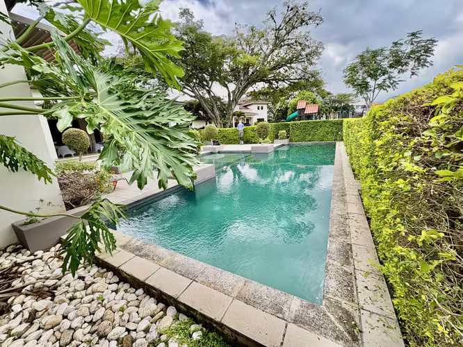 SANTA ANA LINDORA! MODERNA CASA RENOVADA DE UNA SOLA PLANTA Y AMPLIO JARDIN - Imagen 19