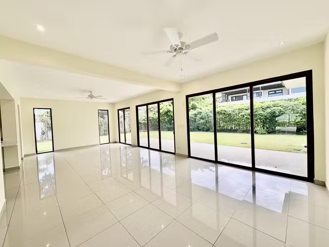 SANTA ANA LINDORA! MODERNA CASA RENOVADA DE UNA SOLA PLANTA Y AMPLIO JARDIN - Imagen 5