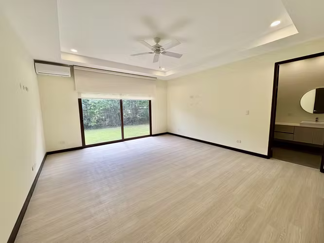 SANTA ANA LINDORA! MODERNA CASA RENOVADA DE UNA SOLA PLANTA Y AMPLIO JARDIN - Imagen 13
