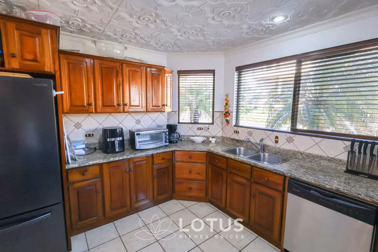 Casa Esquinera en Condominio Lomas de Granadilla, Curridabat, Cód. AJ066 - Imagen 13