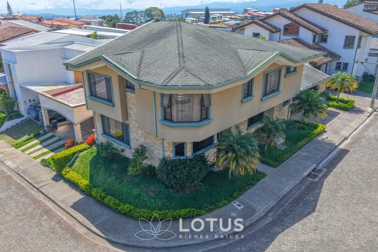 Casa Esquinera en Condominio Lomas de Granadilla, Curridabat, Cód. AJ066
