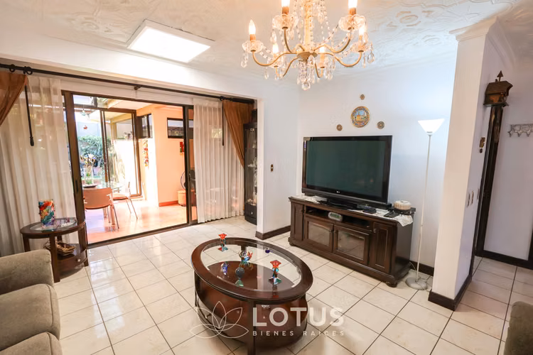 Casa Esquinera en Condominio Lomas de Granadilla, Curridabat, Cód. AJ066 - Imagen 7
