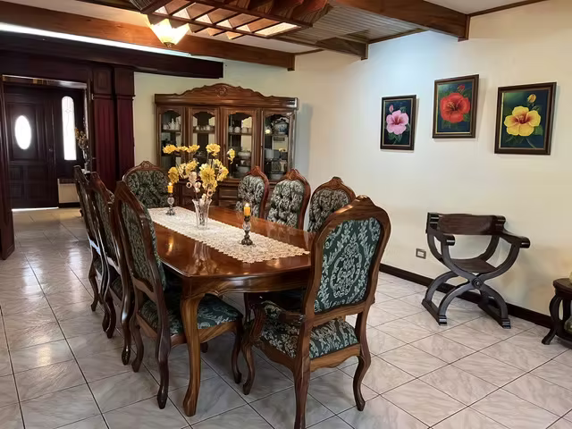 Venta de Casa Independiente en Sabanilla, Montes de Oca