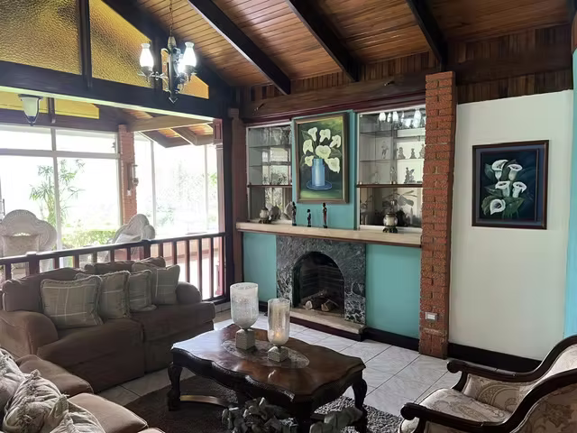 Venta de Casa Independiente en Sabanilla, Montes de Oca