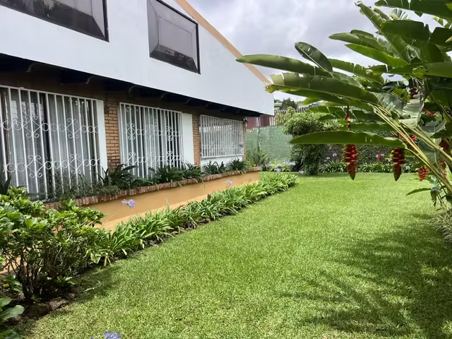 Venta de Casa Independiente en Sabanilla, Montes de Oca