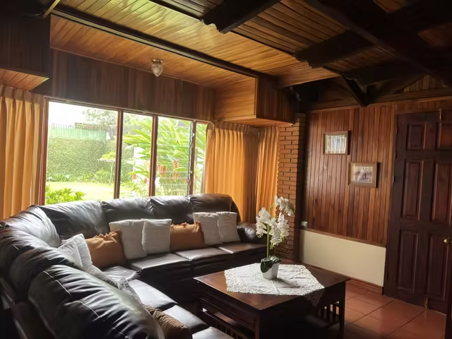 Venta de Casa Independiente en Sabanilla, Montes de Oca