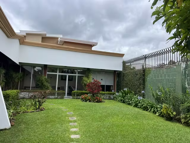 Venta de Casa Independiente en Sabanilla, Montes de Oca