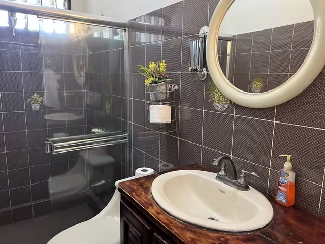 Venta de Casa Independiente en Sabanilla, Montes de Oca