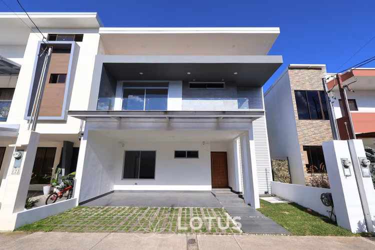 Casa moderna en Condominio Distrito San Juan, Tres Ríos, Cód. AJ071
