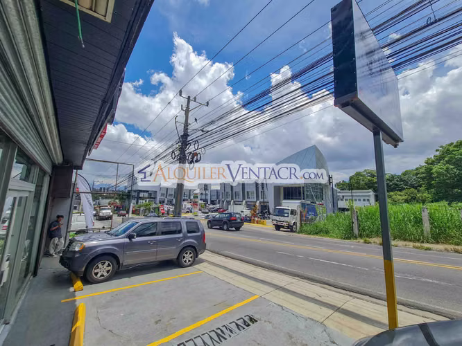 Local comercial de 80 m2 en San Rafael Escazú sobre calle principal - Imagen 2